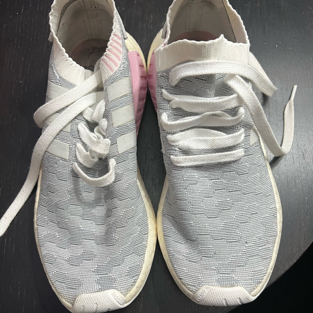 Athletic shoes